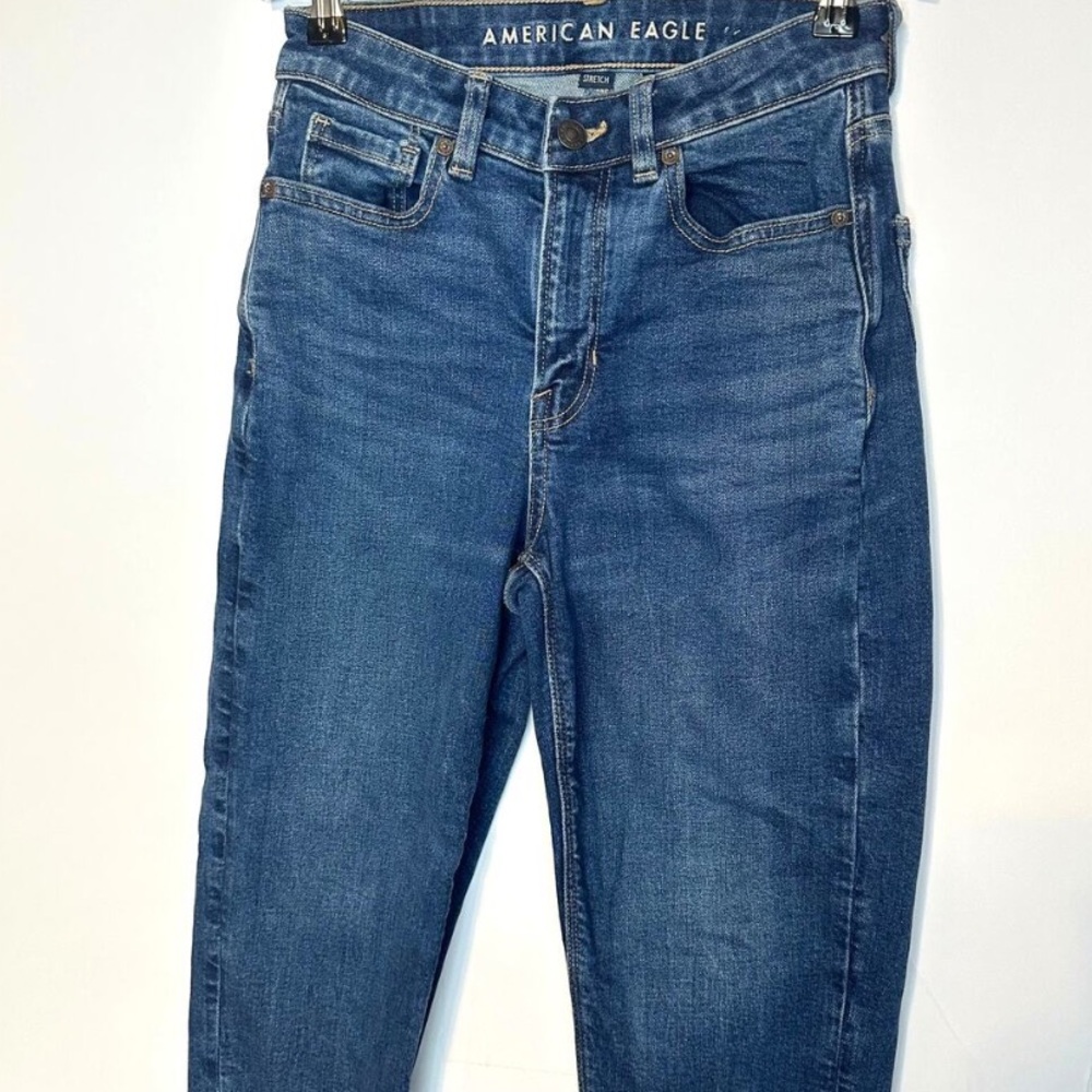 American Eagle Mom Jean Sz 2 High Rise Medium Blue Stretchy Jeans